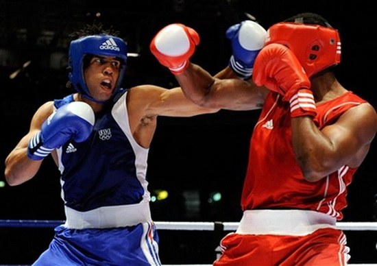 John Mbumba coach boxe Paris en combat contre Cuba — Jeux Olympiques